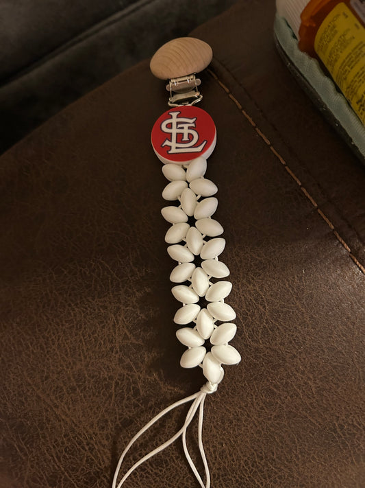 Stl with white beads pacifier clip